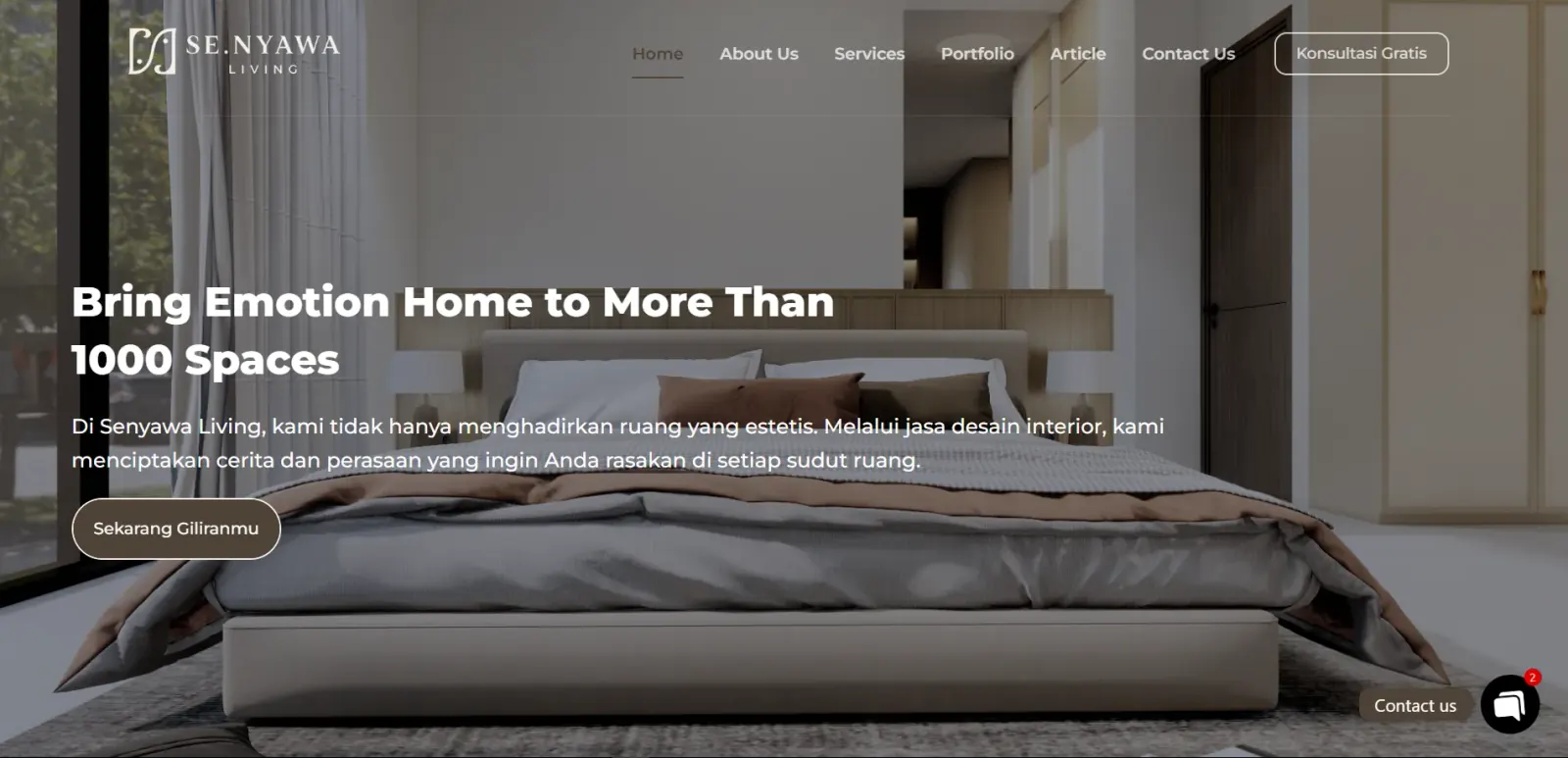 Tangkapan layar homepage website company profile premium Senyawa Living untuk desain interior.